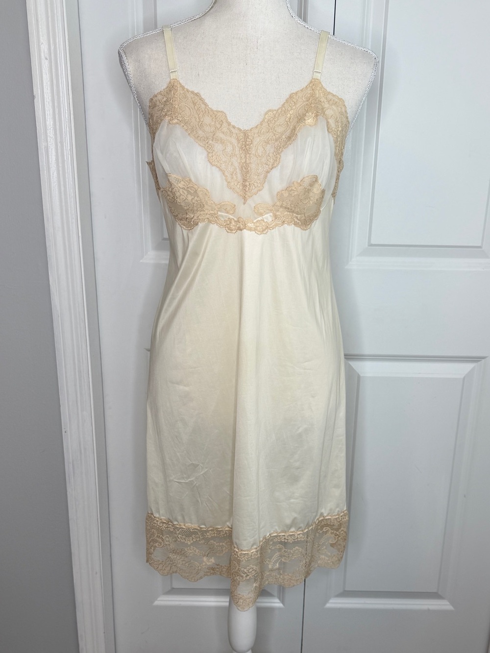 Vanity Fair Vintage Cream Beige Satin Lace Slip dress Small Floral Paisley Mesh - Picture 8 of 8